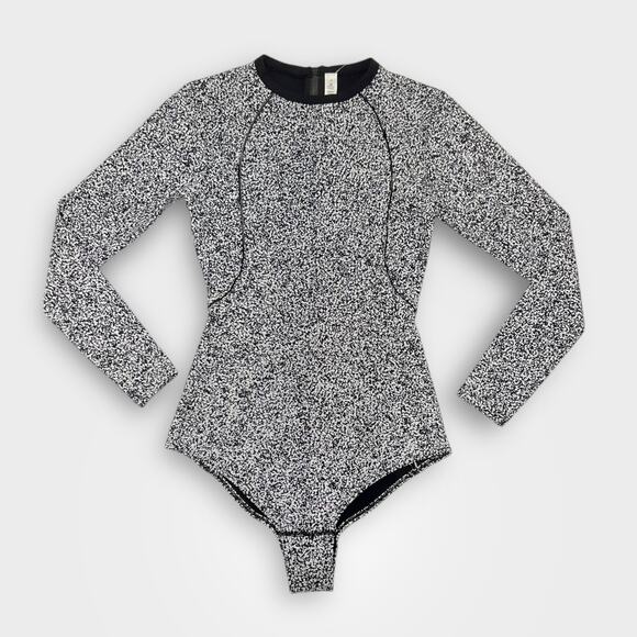 Lululemon &go Til Dawn Bodysuit in Flashback Static White Black Size 4 - Picture 1 of 9